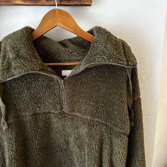 SO | Sherpa Pullover - Green - Picture 2 of 9